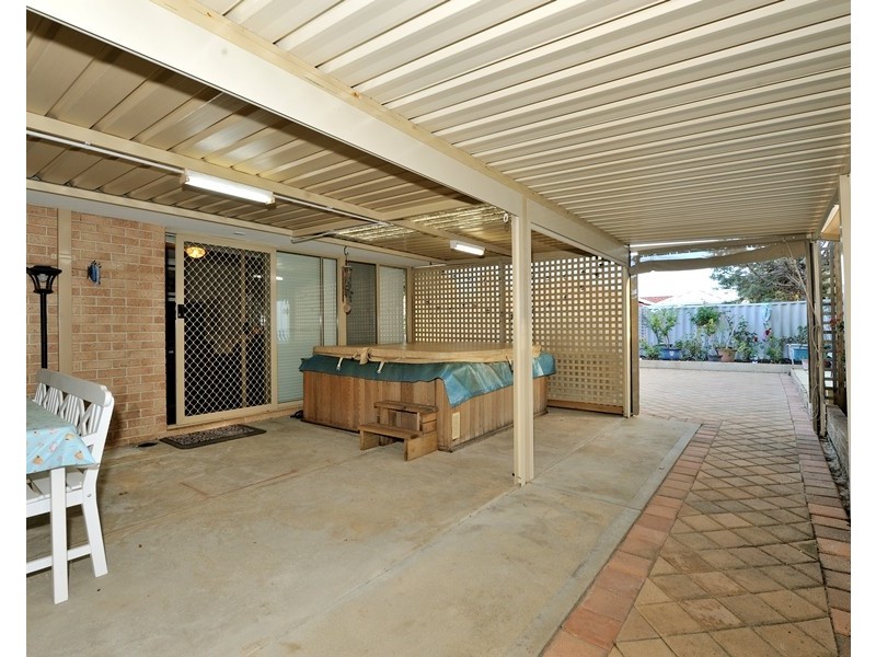 56 Jamaican Rd, Waikiki WA 6169