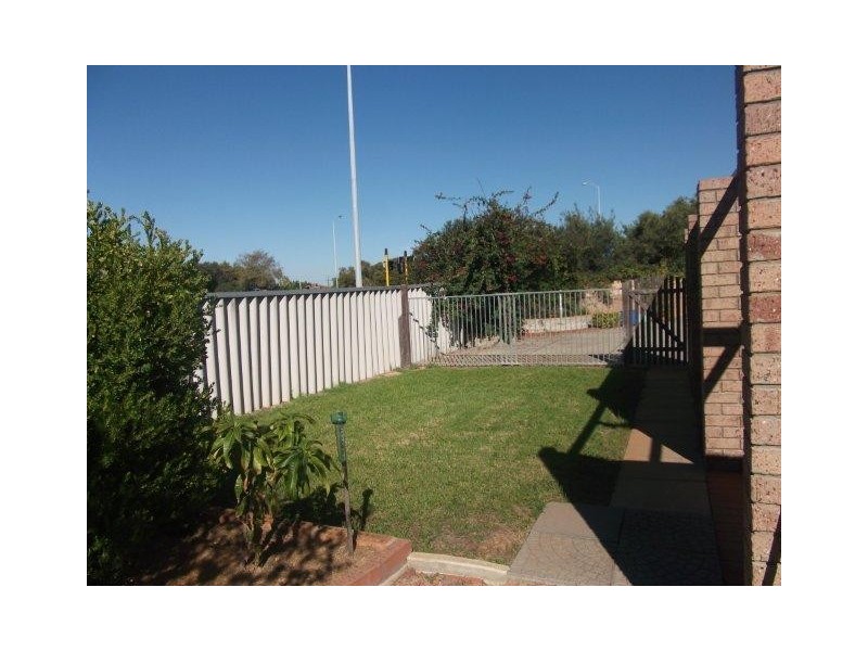 101 Council Avenue, Rockingham WA 6168