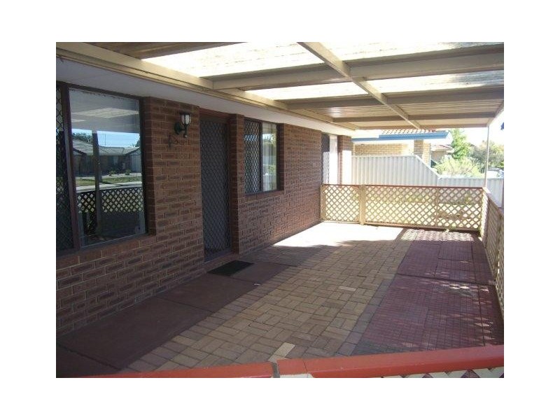 10 Wooramel Way, Cooloongup WA 6168