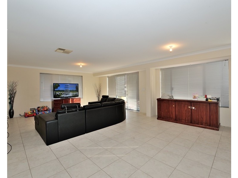 3 Albina Chase, Lakelands WA 6180