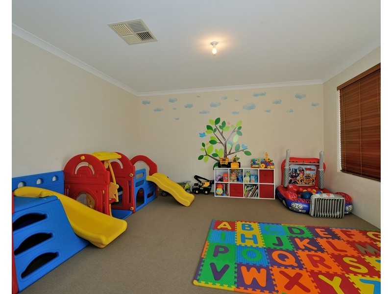 3 Albina Chase, Lakelands WA 6180