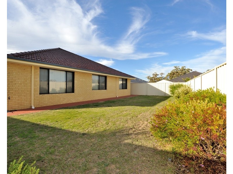 3 Albina Chase, Lakelands WA 6180