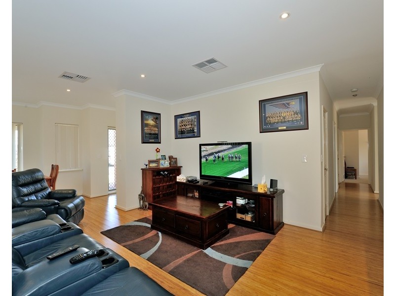 10/12 Andalusian Loop, Baldivis WA 6171
