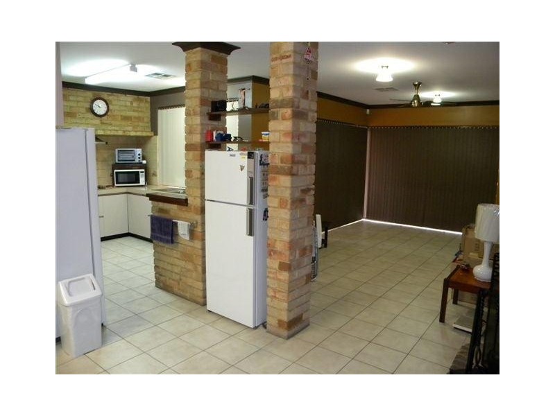 8 Oxley Place, Rockingham WA 6168