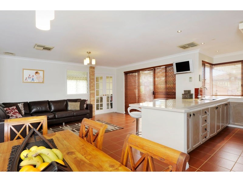 25 Seahaven Street, Safety Bay WA 6169