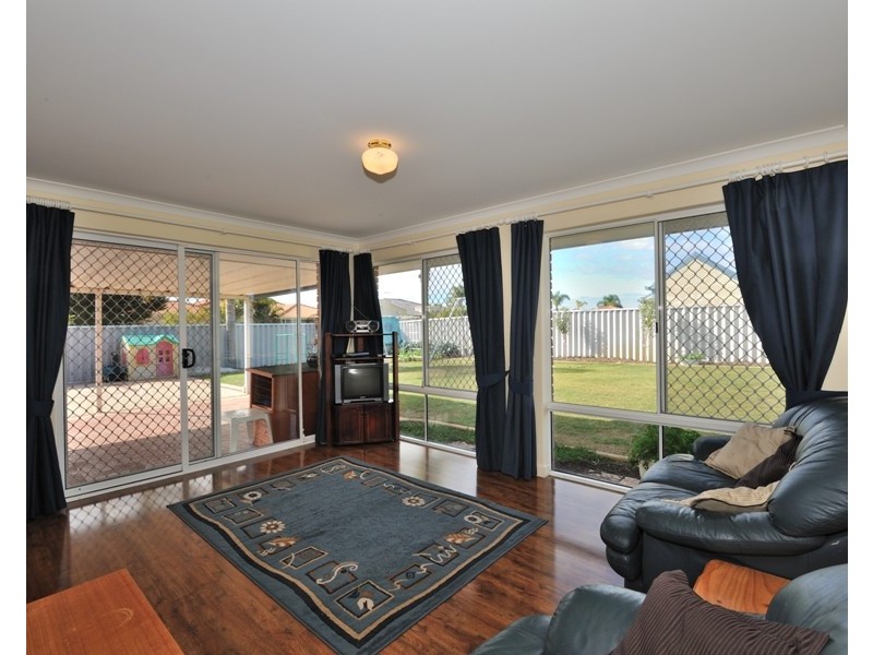 1 ROLLA GROVE, Waikiki WA 6169