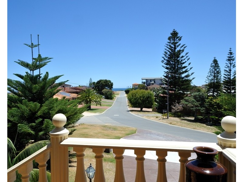 17 Hilda Rd, Waikiki WA 6169