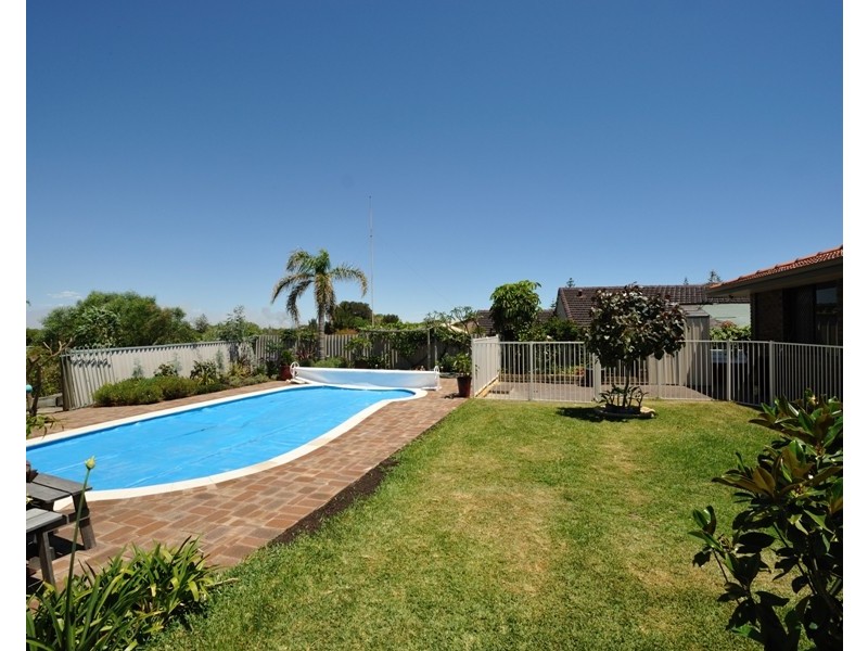 17 Hilda Rd, Waikiki WA 6169