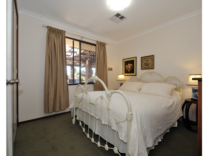 17 Hilda Rd, Waikiki WA 6169