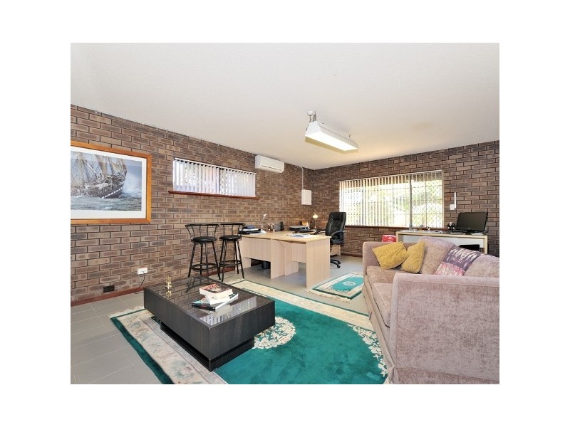 17 Hilda Rd, Waikiki WA 6169