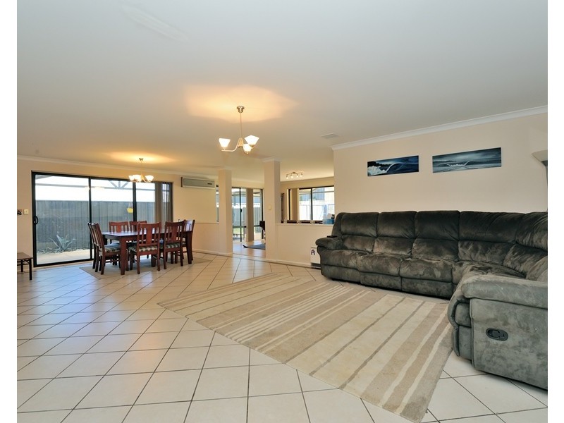 19 Lemongum Drive, Baldivis WA 6171