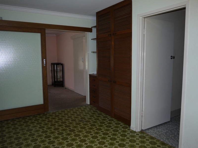 27 Rhodes Cr, Calista WA 6167