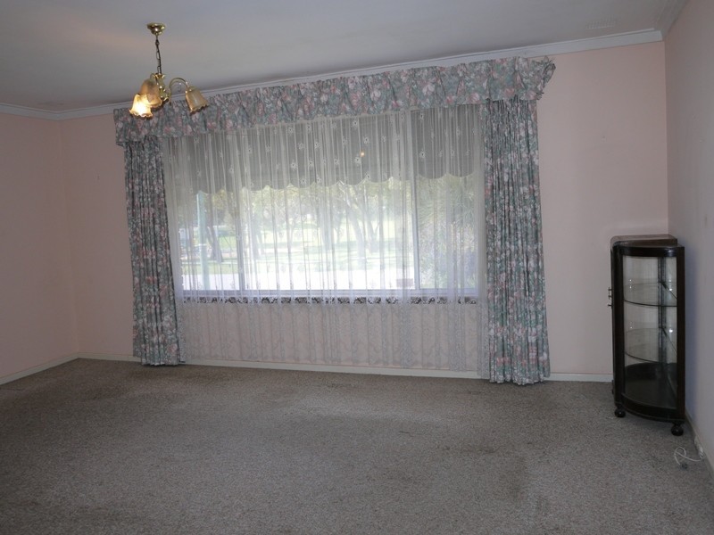 27 Rhodes Cr, Calista WA 6167