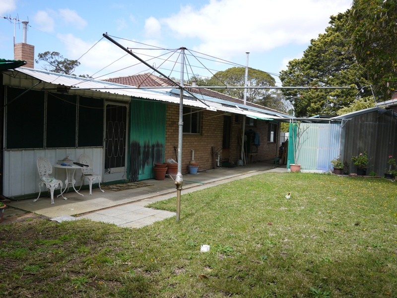 27 Rhodes Cr, Calista WA 6167