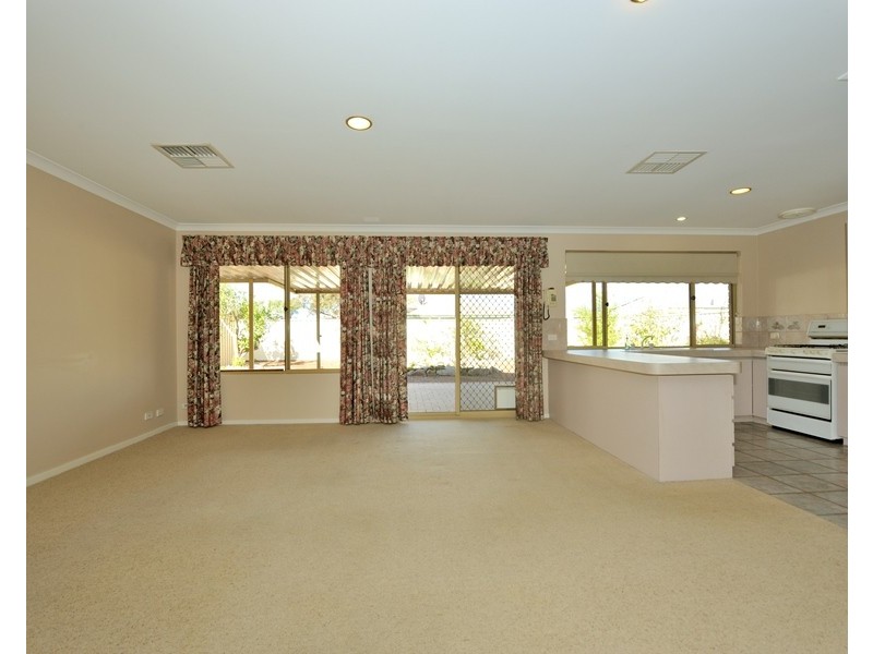 71 Parkland Drive, Warnbro WA 6169