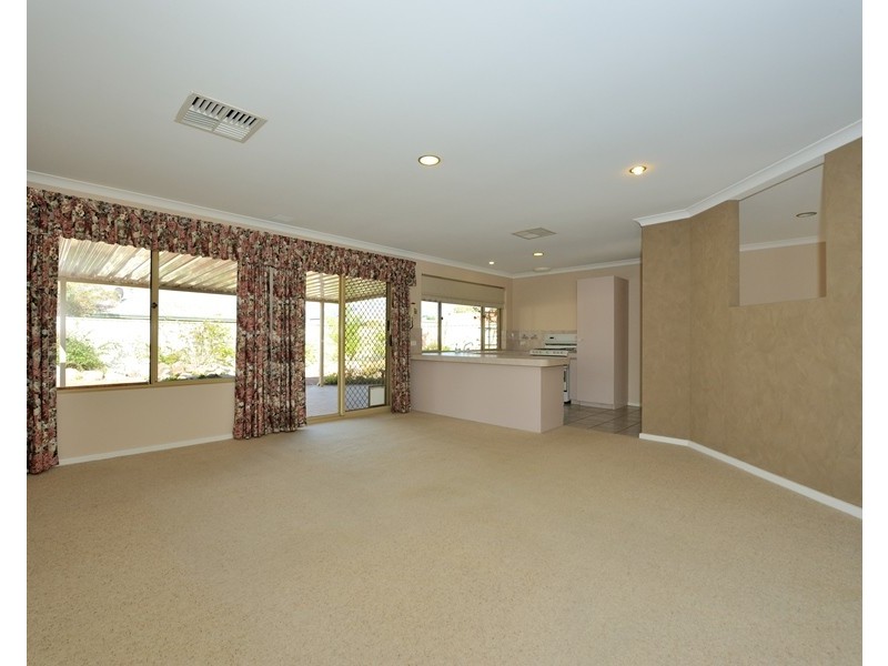71 Parkland Drive, Warnbro WA 6169