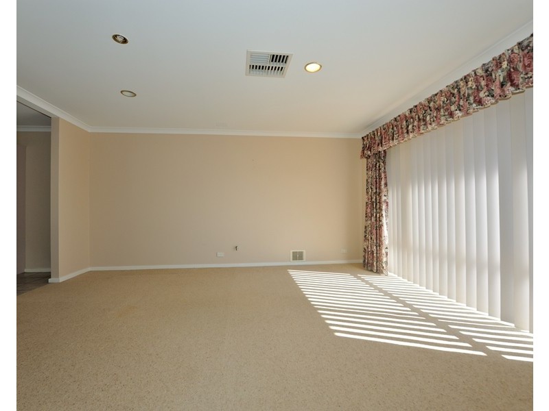 71 Parkland Drive, Warnbro WA 6169