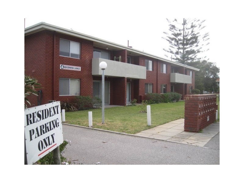 15 / 4 Minchinson Street, Shoalwater WA 6169