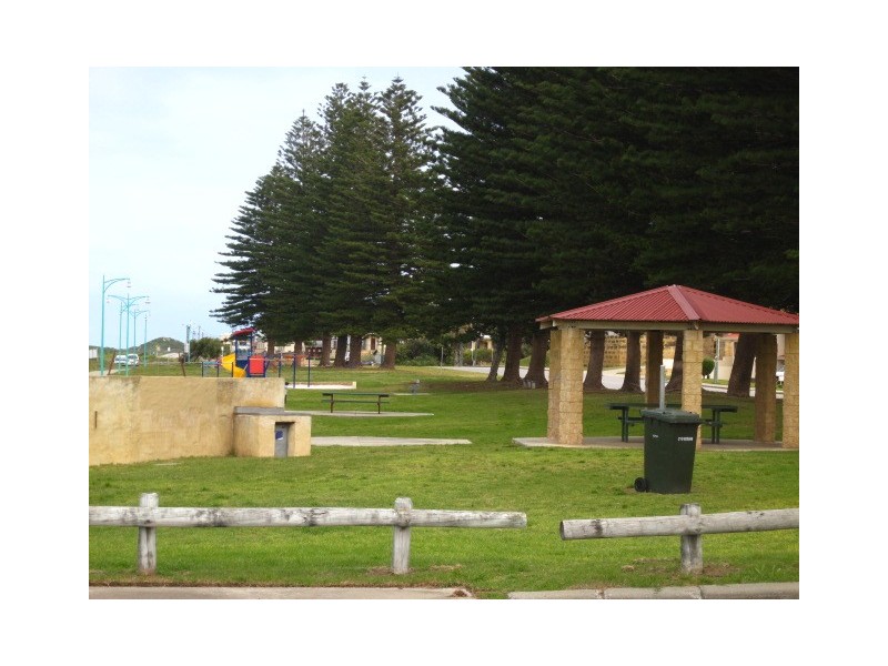 15 / 4 Minchinson Street, Shoalwater WA 6169