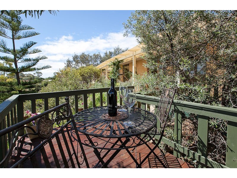 24 Minderoo Crescent, Golden Bay WA 6174