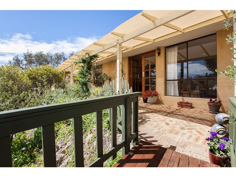 24 Minderoo Crescent, Golden Bay WA 6174