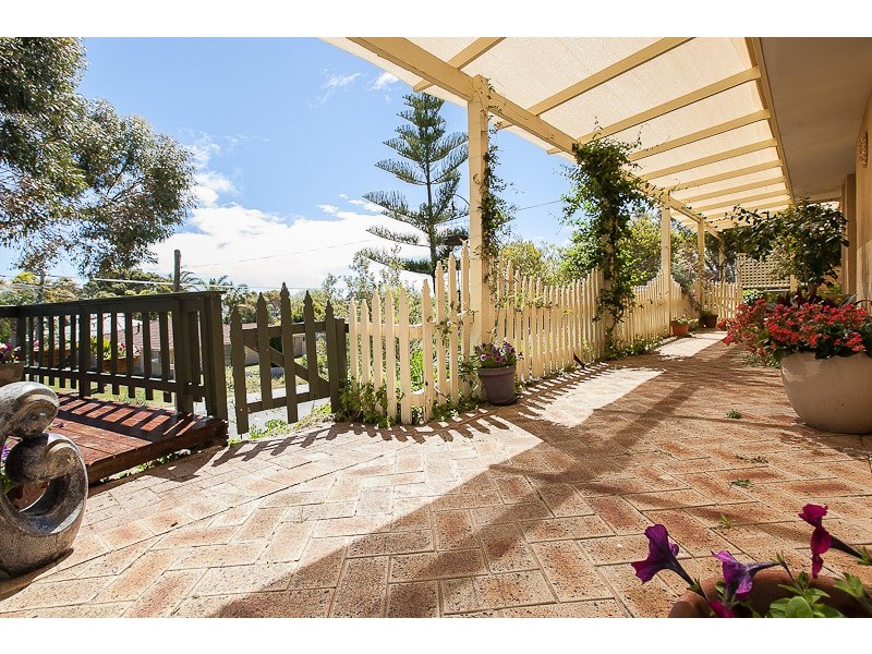 24 Minderoo Crescent, Golden Bay WA 6174