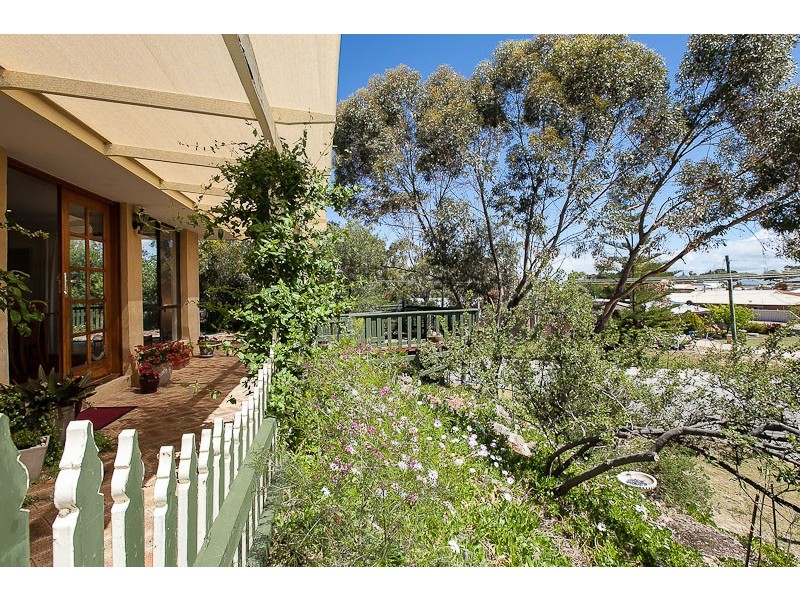 24 Minderoo Crescent, Golden Bay WA 6174