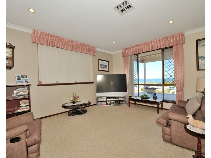 168 Warnbro Beach Road, Waikiki WA 6169