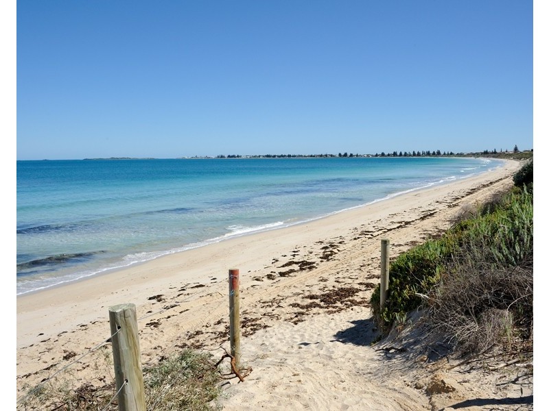 168 Warnbro Beach Road, Waikiki WA 6169