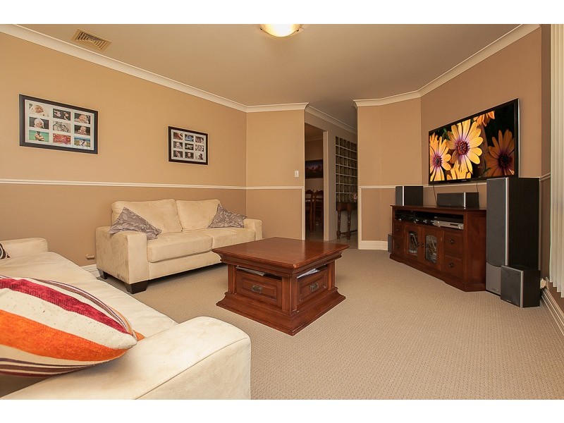 17 Oakdale Close, Safety Bay WA 6169