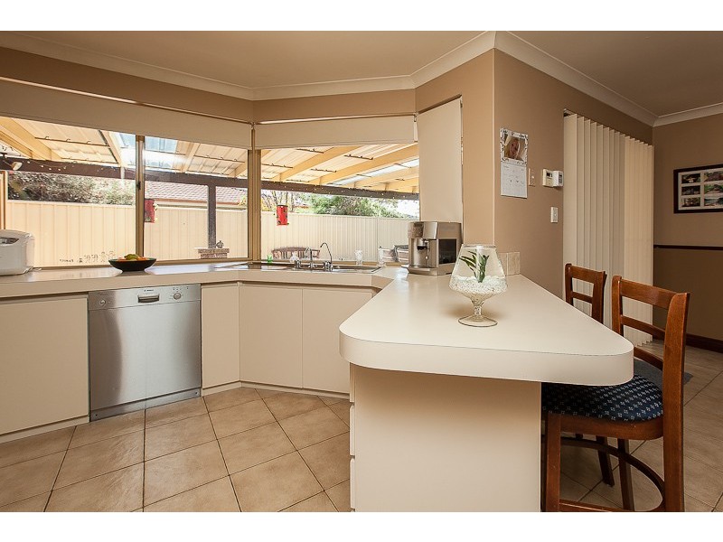 17 Oakdale Close, Safety Bay WA 6169