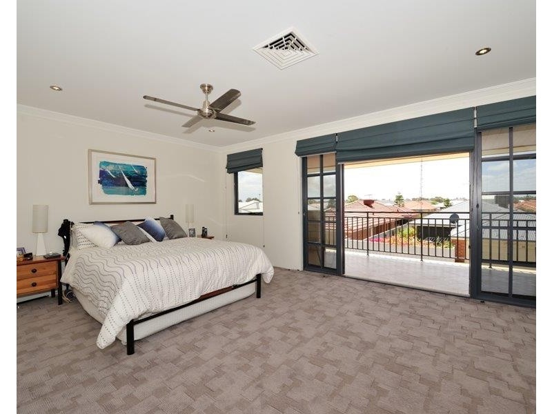 4 Apache Boulevard, Rockingham WA 6168