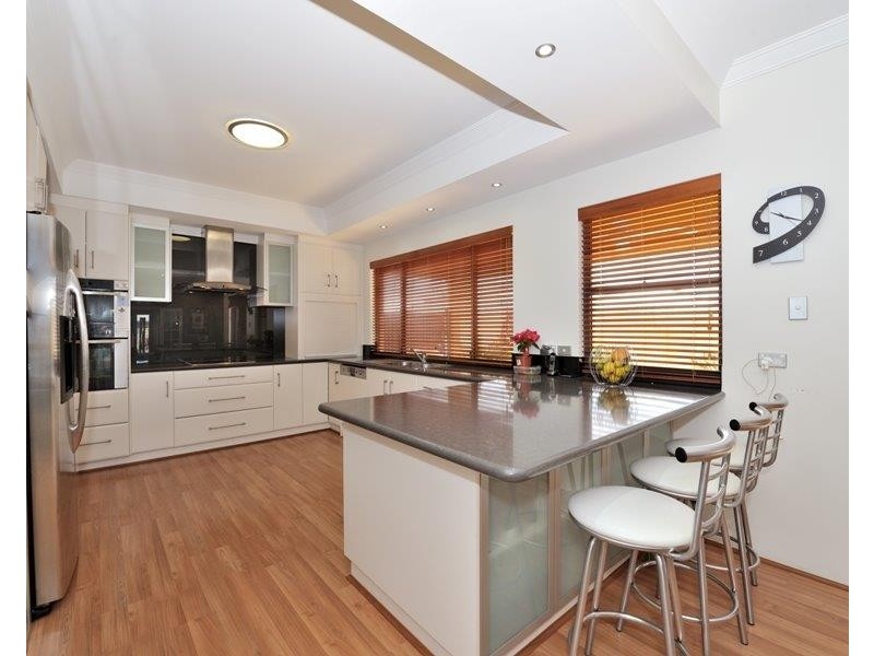 4 Apache Boulevard, Rockingham WA 6168