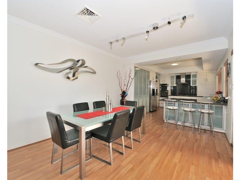 4 Apache Boulevard, Rockingham WA 6168