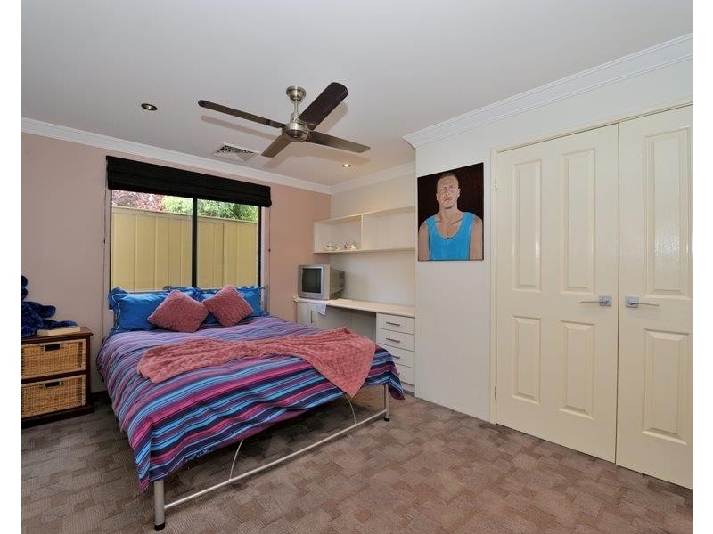 4 Apache Boulevard, Rockingham WA 6168