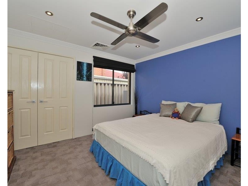4 Apache Boulevard, Rockingham WA 6168
