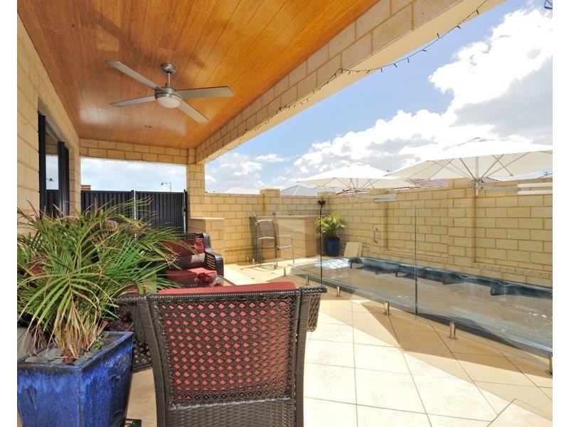 4 Apache Boulevard, Rockingham WA 6168