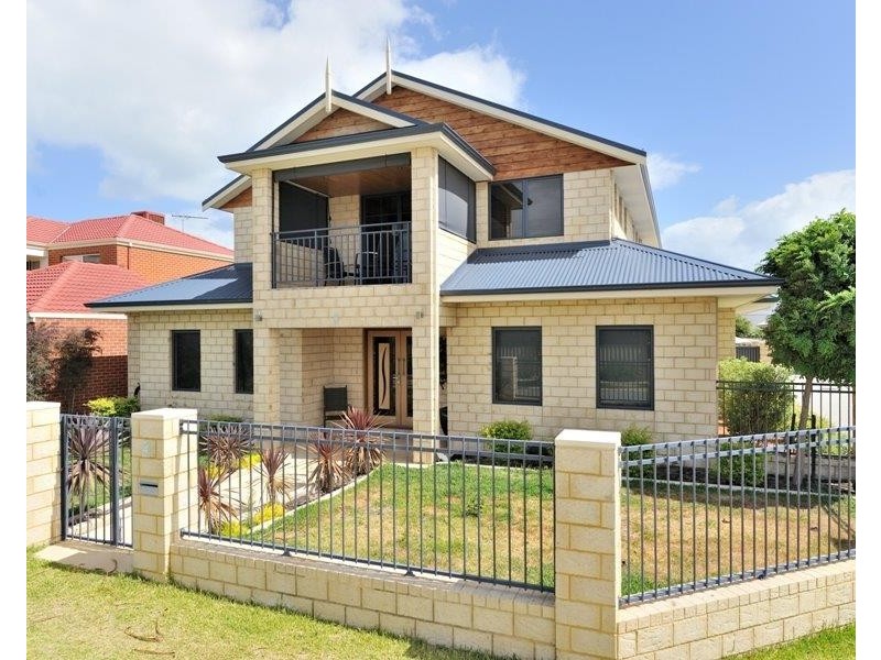 4 Apache Boulevard, Rockingham WA 6168