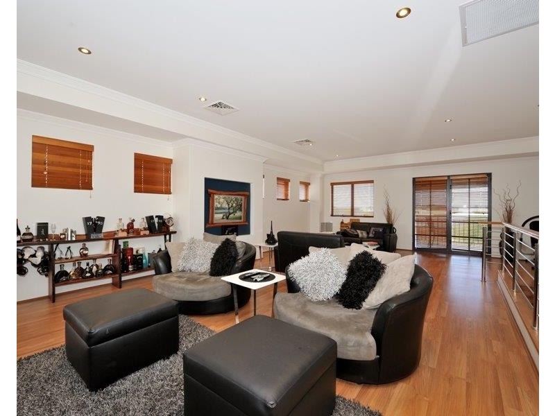 4 Apache Boulevard, Rockingham WA 6168