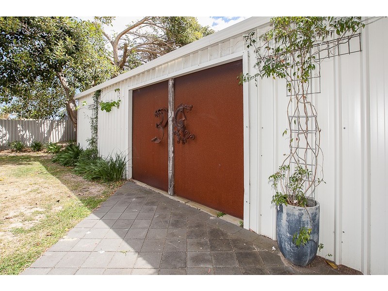 16 Brixham Way, Warnbro WA 6169