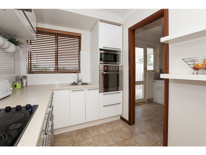 16 Brixham Way, Warnbro WA 6169