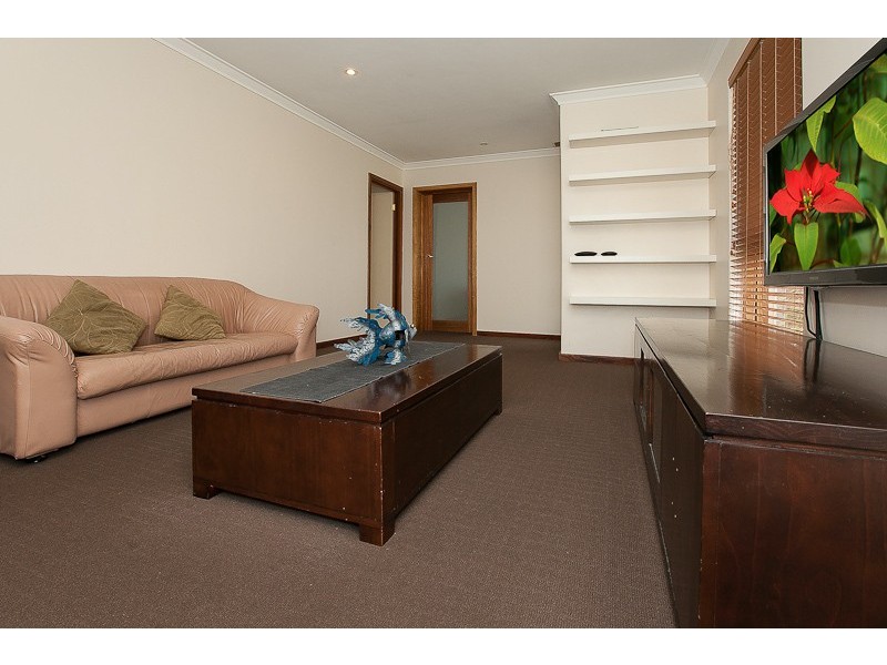 16 Brixham Way, Warnbro WA 6169