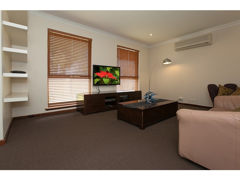 16 Brixham Way, Warnbro WA 6169
