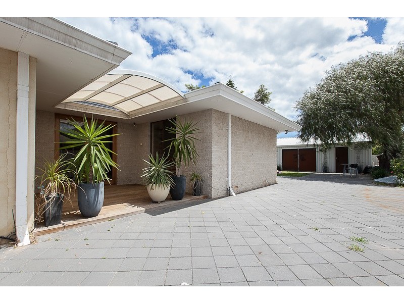16 Brixham Way, Warnbro WA 6169