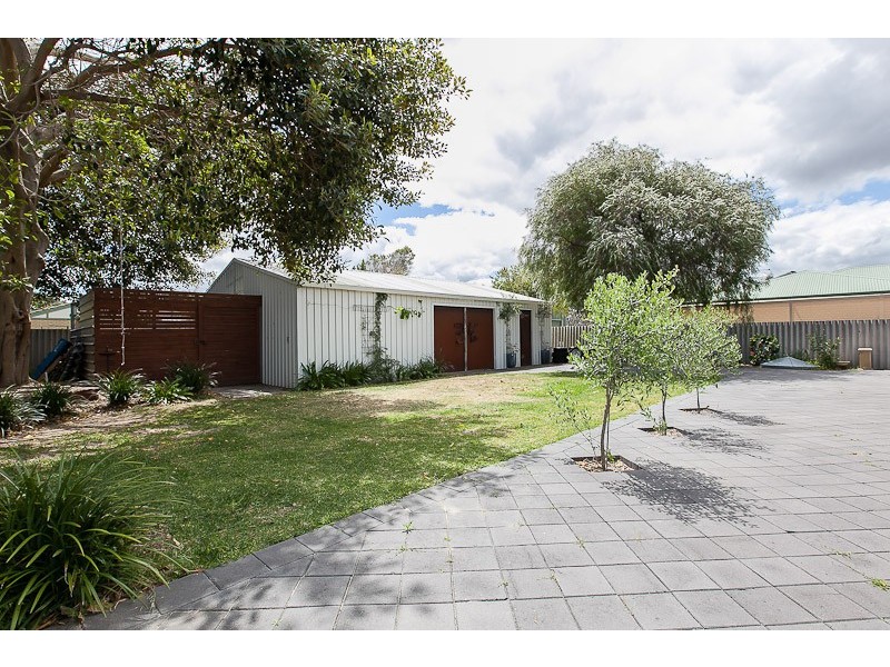 16 Brixham Way, Warnbro WA 6169