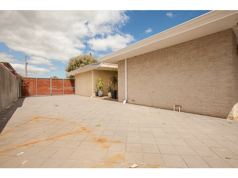 16 Brixham Way, Warnbro WA 6169
