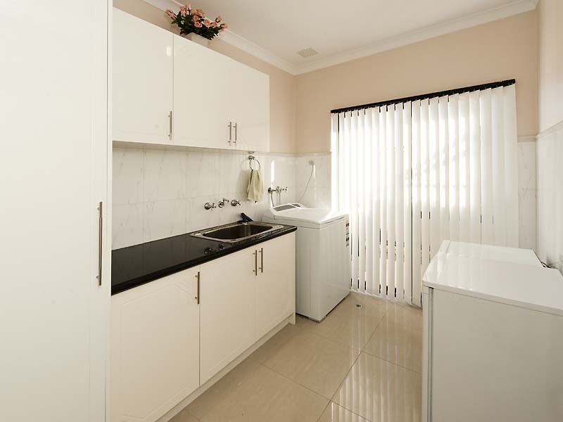 106 Hawker Street, Shoalwater WA 6169