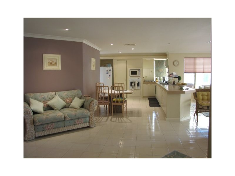 35 Cruise Road, Safety Bay WA 6169