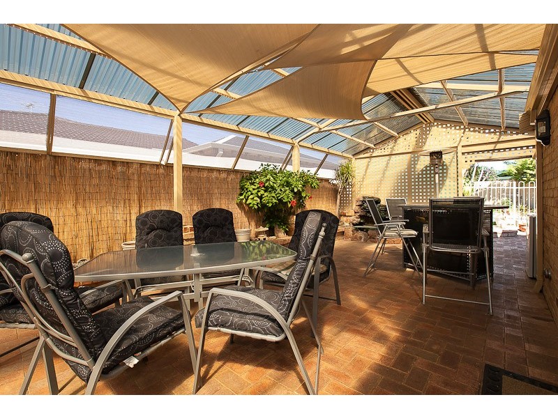 33 Cumberland Way, Waikiki WA 6169