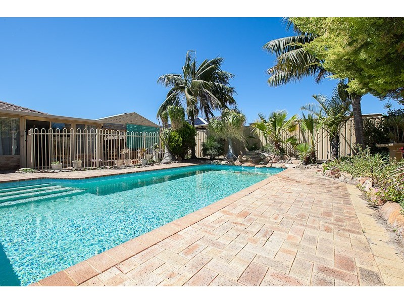 33 Cumberland Way, Waikiki WA 6169